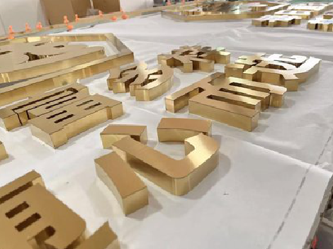 永顺拉丝不锈钢字的特点。